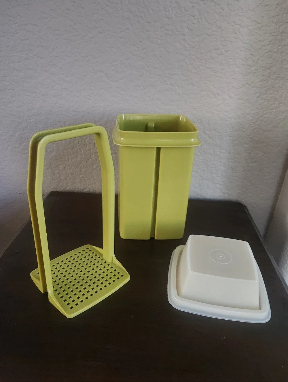 Tupperware Vintage Pickle Keeper Olive Green EUC $13
